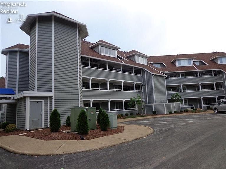 1st image of 100 Marina Point Dr #100