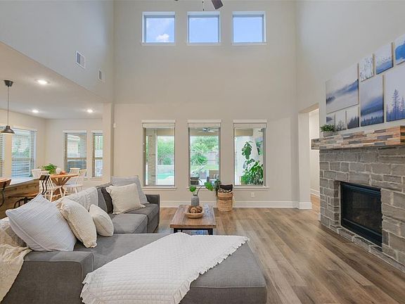 4th image of 19210 Greenview Glen Drive
