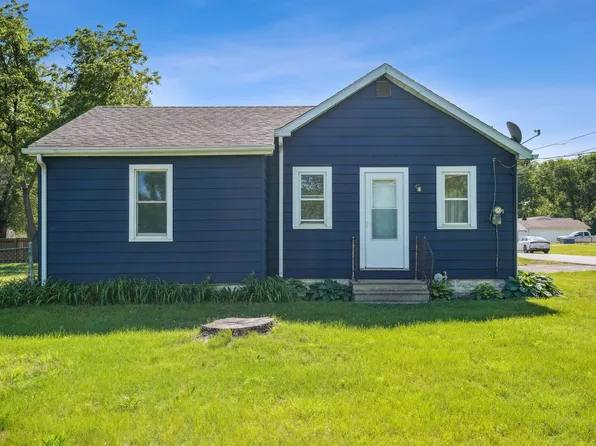 402 Bishop Ave, Waterloo, IA 50707