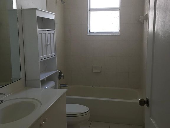 2nd image of 1136 NE 39th Ave