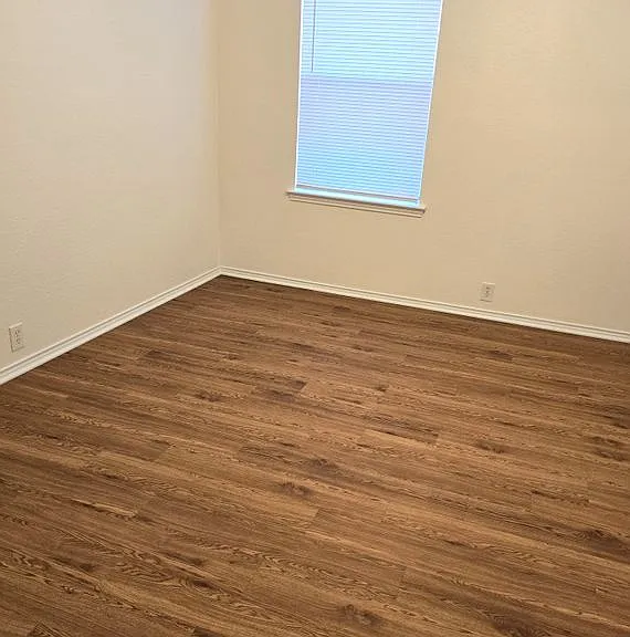 1802 Berkley Ave — Photo 3