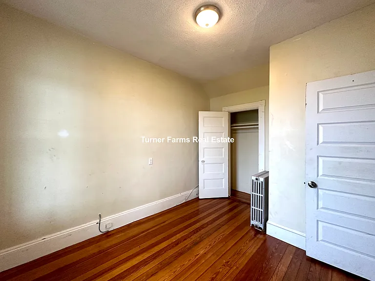 692 Columbia Rd #3R — Photo 8
