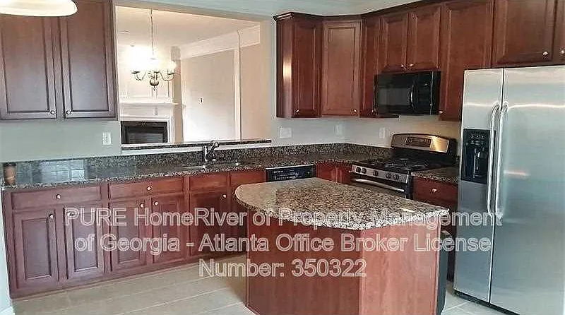 4 bed, 3.0 bath, 2404 sqft, $3,200 — Photo 4