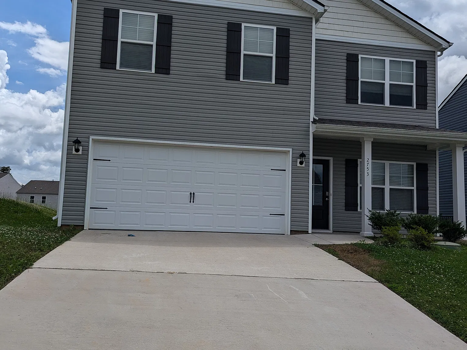 4 bed, 2.5 bath, 2072 sqft, $2,500 — Photo 1