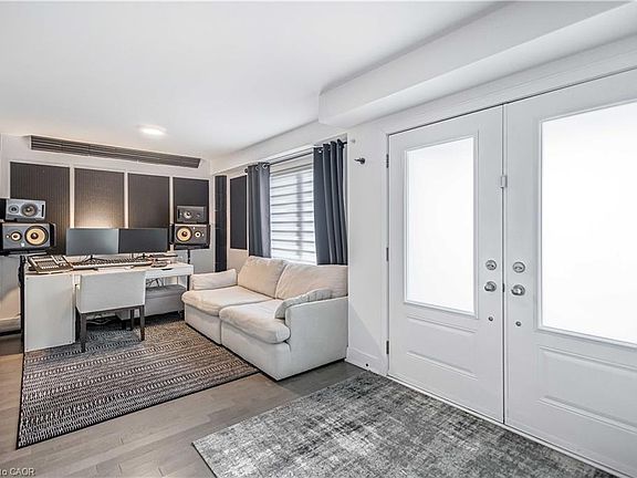4th image of 2497 Littlefield Cres