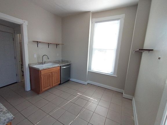 4th image of 239 Albion Pl APT 3
