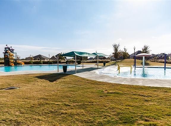 5th image of 516 Foxcraft Dr