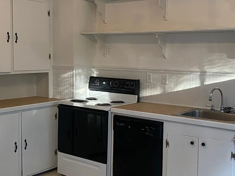 443 Locust Ave SE — Photo 9
