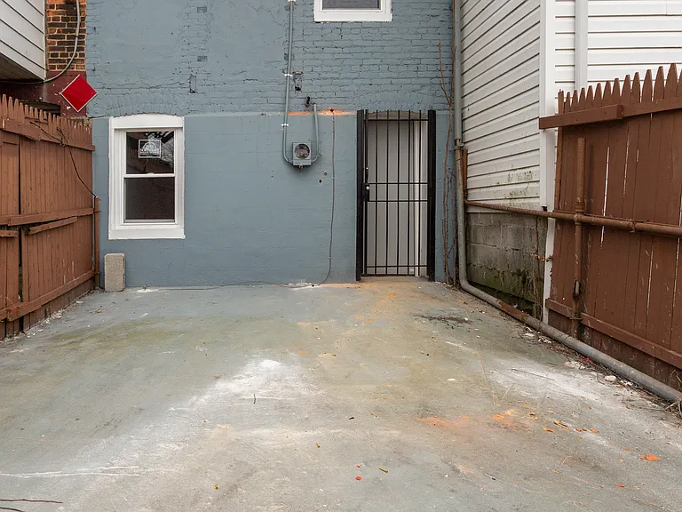 2212 W Fayette St — Photo 16