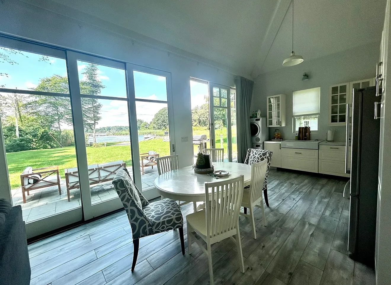2 bed, 950 sqft, $2,595 — Photo 1