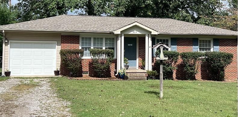 1st image of 904 Sunset Dr