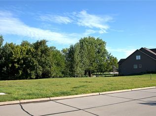 16104 Hickory Ln, Urbandale, IA 50323