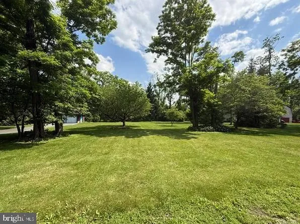 14 Woodcrest Dr, Carlisle, PA 17015