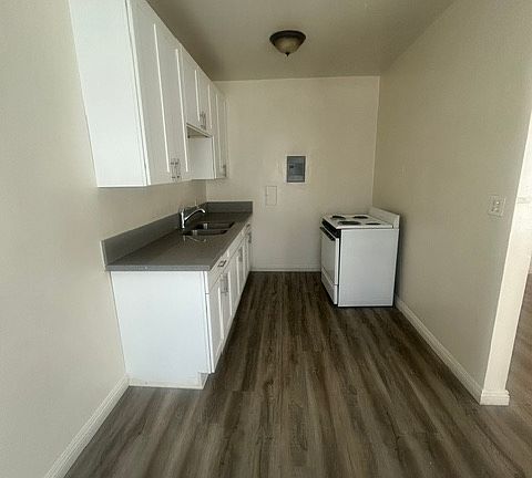 3rd image of 2191 Chestnut Ave APT 206