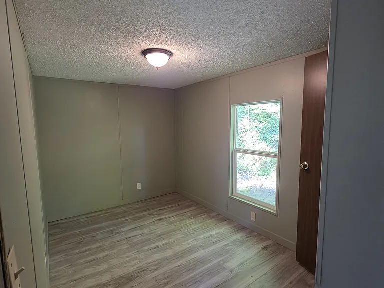 Smaller bedroom 7x 10