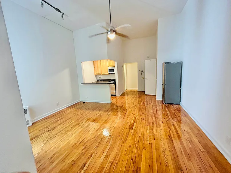 34 W 83rd St #1R — Photo 2