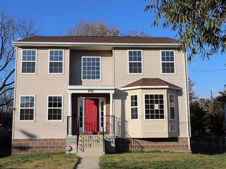 4714 Meade St NE — Photo 1