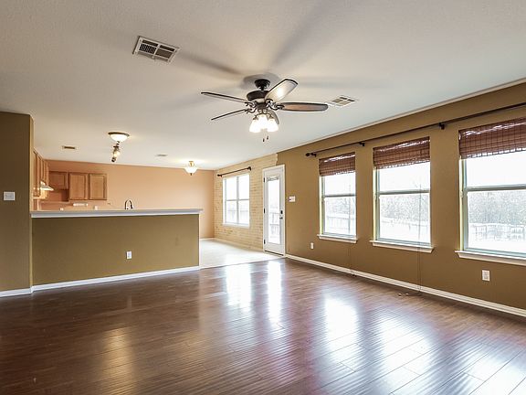 3rd image of 353 Indian Paintbrush Dr