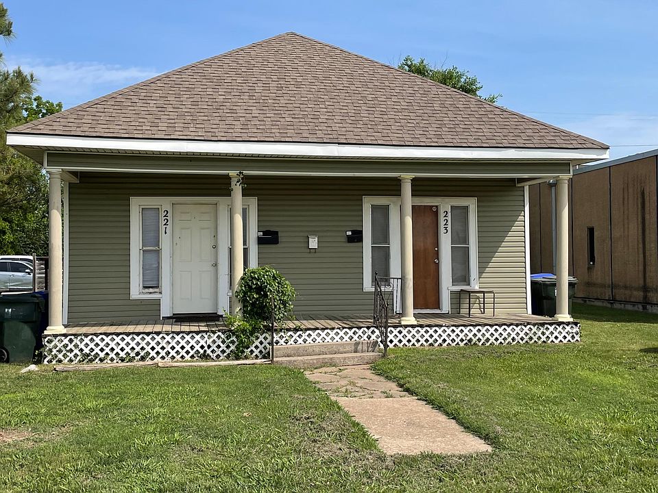 1st image of 221 E Tonhawa St