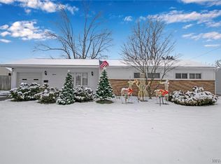 18 Fairview Dr, Depew, NY 14043