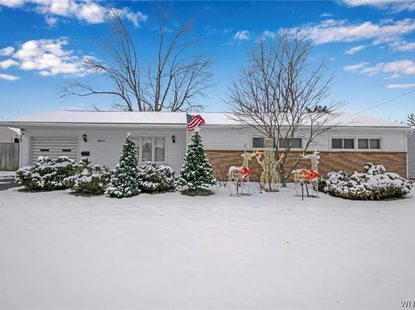 18 Fairview Dr, Depew, NY 14043