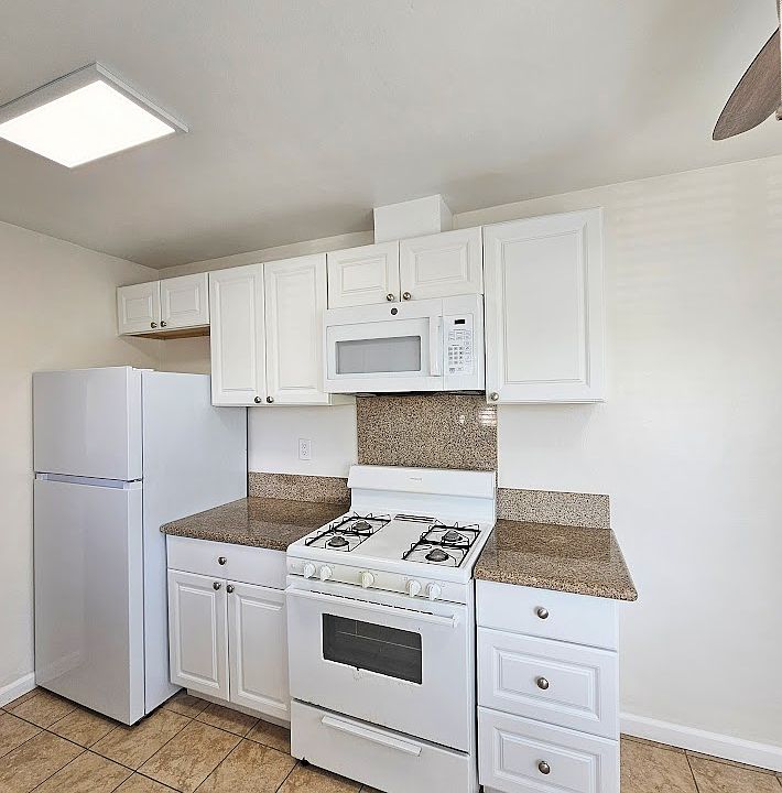 1st image of 3913 Marine View Ave #3913