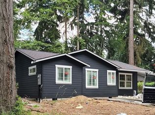 7825 Mortland Dr, Clinton, WA 98236