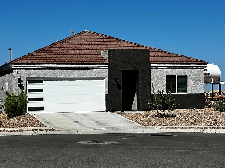 11104 S Weismann Dr — Photo 2