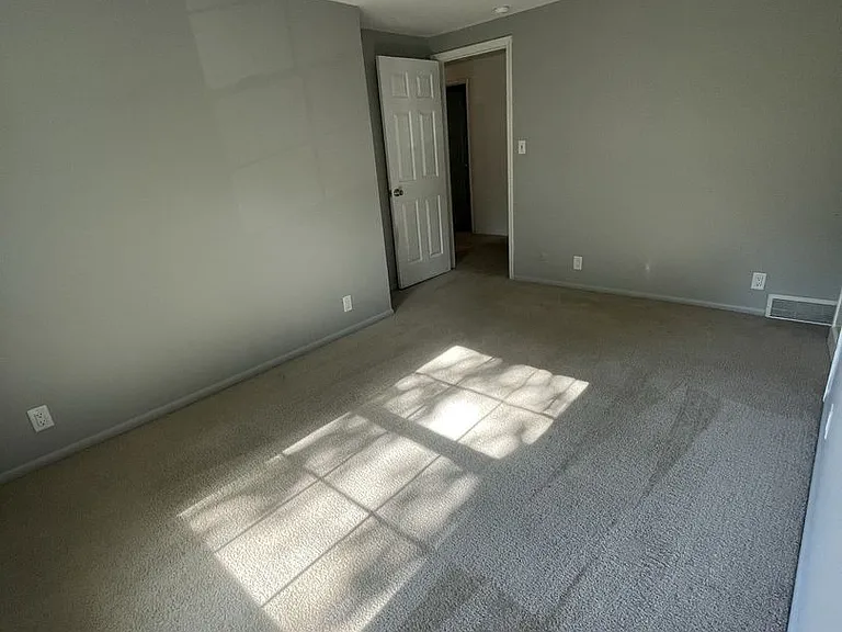 2163 Yorktown Dr — Photo 23