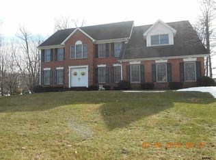 15 Knollwood Ln, Hanover, PA 17331