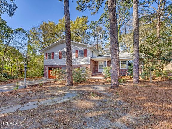 3rd image of 146 Wintergreen Road