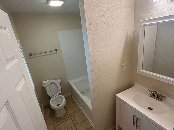5th image of 306 W Washington St Unit 3