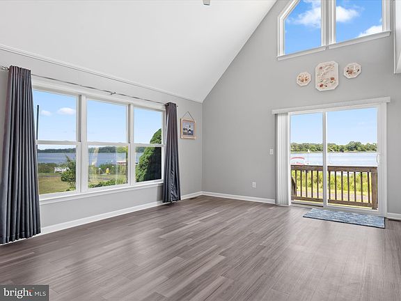 5th image of 130 Pebble Dr