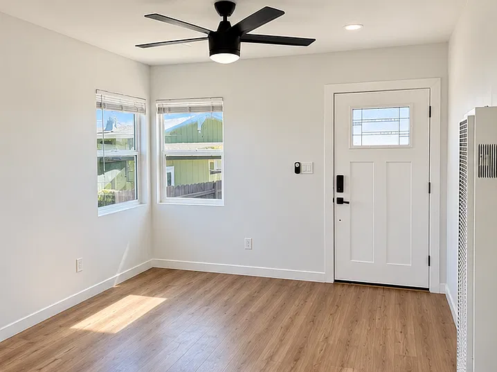 2 bed, 750 sqft, $2,200 — Photo 3