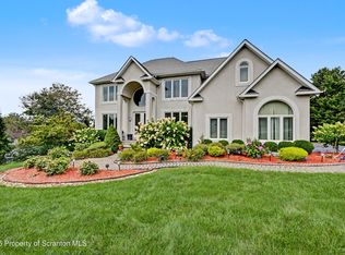 329 Glenmaura Dr, Moosic, PA 18507