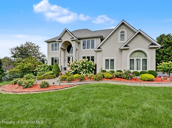 329 Glenmaura Dr, Moosic, PA 18507