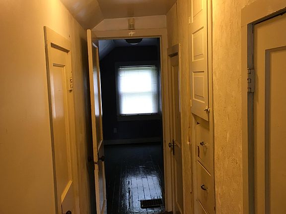 4th image of 50 Decker St