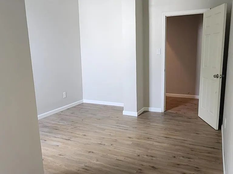 920 Reservoir Ave — Photo 14