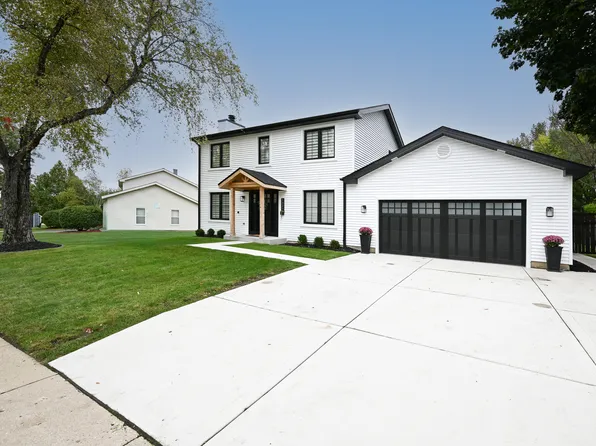 1321 S Parkview Ter, Algonquin, IL 60102