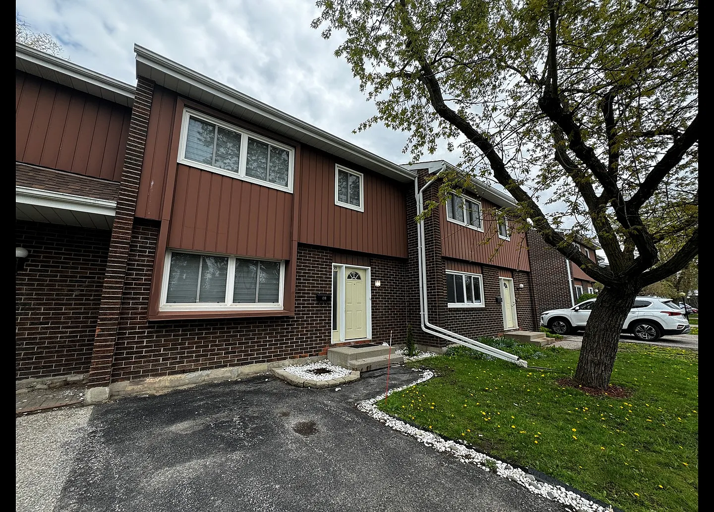 121 University Avenue East Waterloo — Photo 1