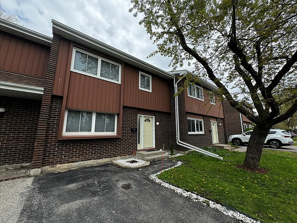 121 University Ave E #2