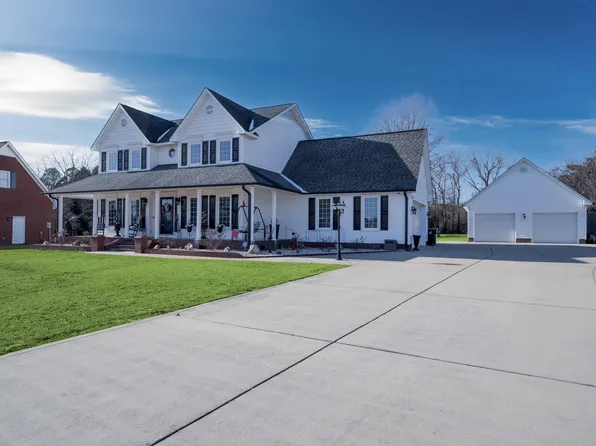 24 Club House Dr, Dunn, NC 28334