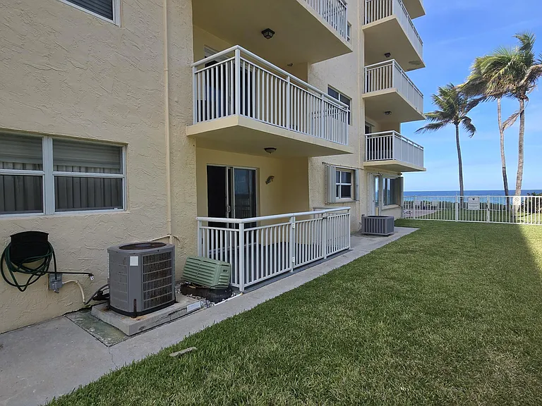 1161 Hillsboro Mile #107 — Photo 42