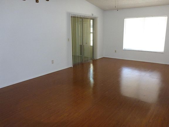 5th image of 108 Shady Oak Dr