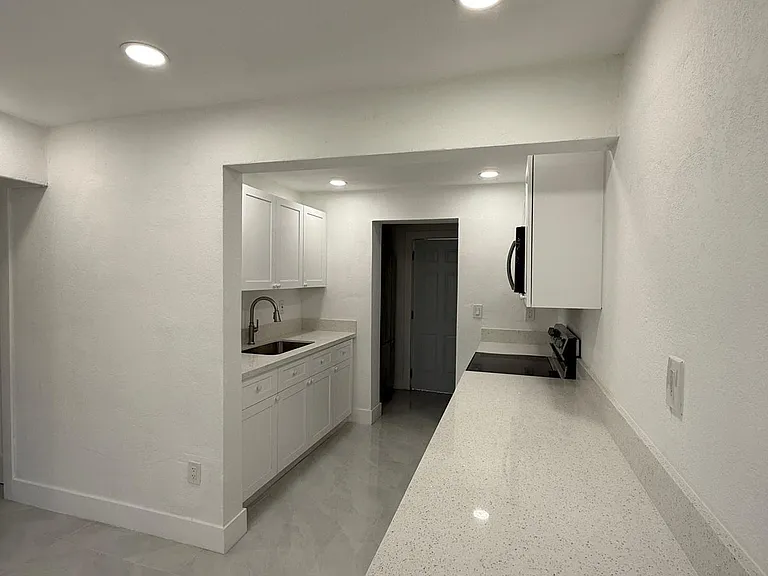 4400 SW 36th St — Photo 4
