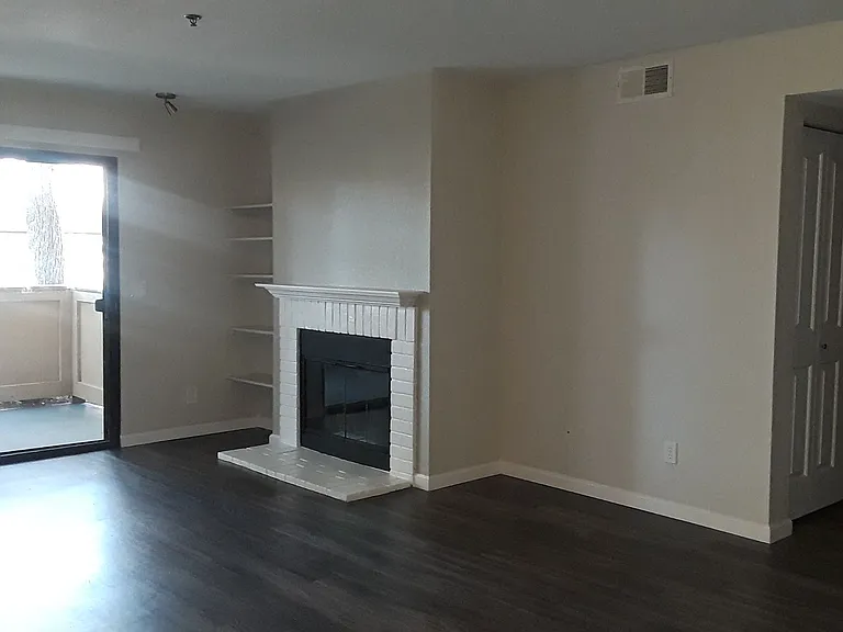 Club Pacifica Apartments — Photo 36