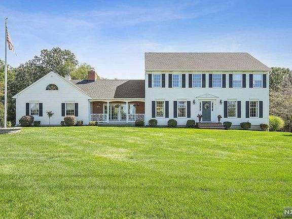 2nd image of 18 Dorset Ln