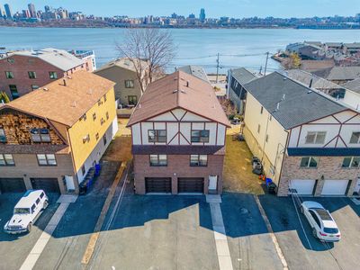 91 Myrtle Ave, Edgewater, NJ, 07020