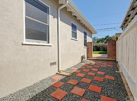 3rd image of 5508 W 142nd St