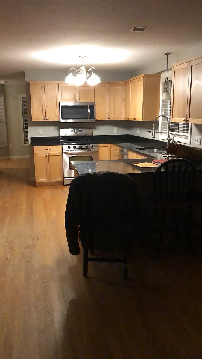 Building Photo - 17 Burtt St #17
